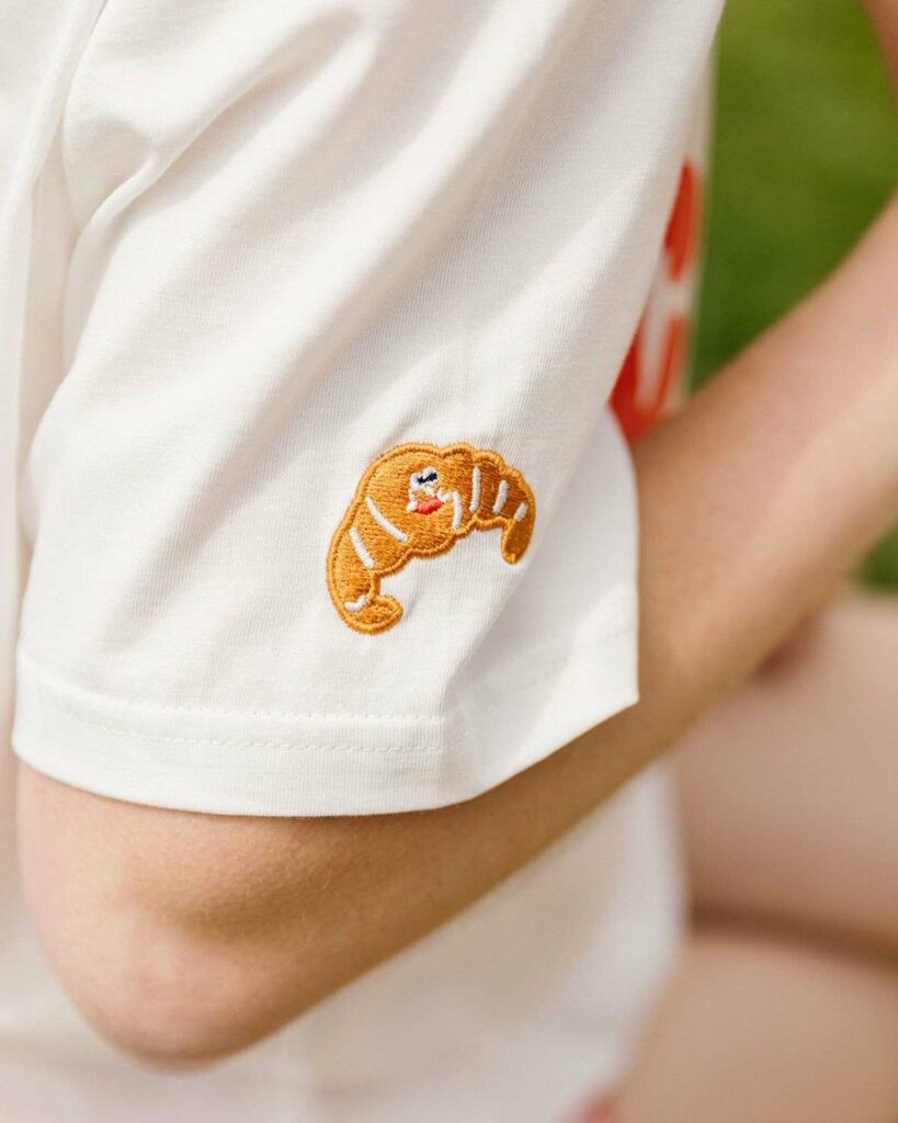 You can tailor the embroidery to represent the exact dish or drink that resonates with the recipient.