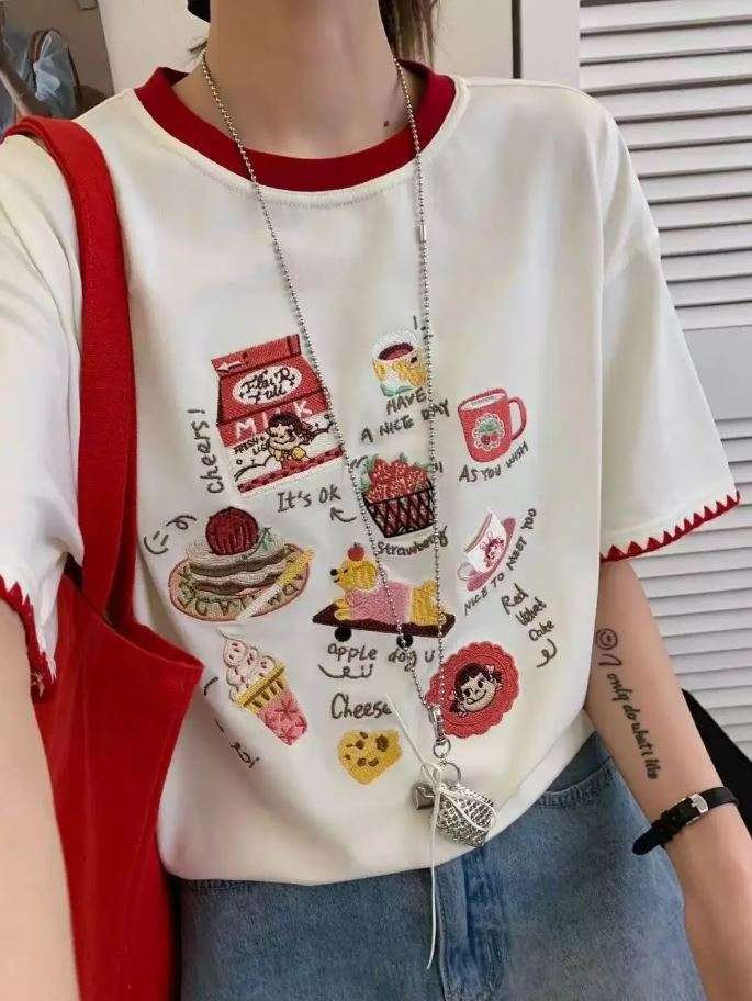 The shirt is perfect for filming and photo shoots and also wearable in everyday life.