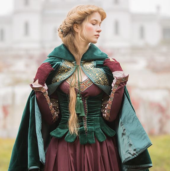 A stunning Medieval princess outfit. A stunning Medieval princess outfit.