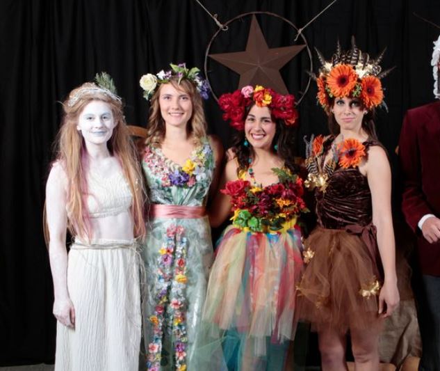 uyoiuop An example of creative Spring, Summer, Autumn, and Winter group costumes.