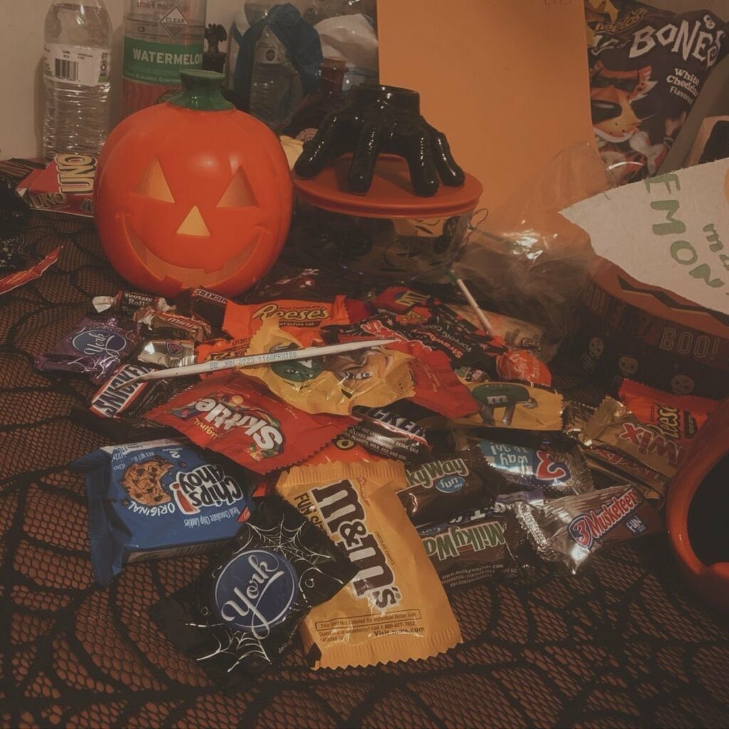 500680805 558436287338621 4688492449638224957 n Snacks were homemade or store-bought in bulk.