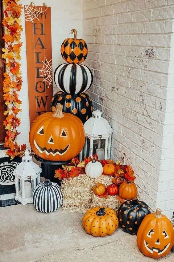 Go for sophisticated decors when it comes to Halloween gifts for parents. Go for sophisticated decors when it comes to Halloween gifts for parents.